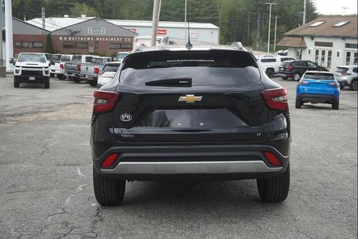 Mosaic Black Metallic 2024 Chevrolet Trax LT