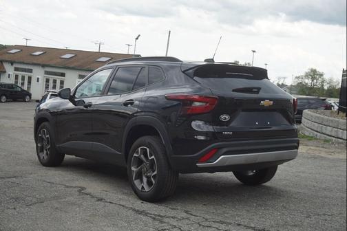 Mosaic Black Metallic 2024 Chevrolet Trax LT