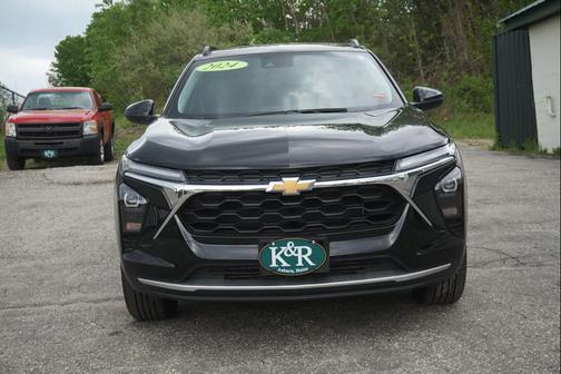 Mosaic Black Metallic 2024 Chevrolet Trax LT