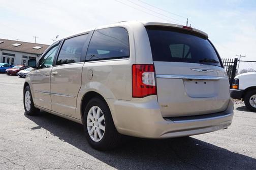Photo 5 of 19 of 2014 Chrysler Town & Country Touring