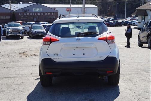 Aspen White Tricoat 2019 Nissan Kicks SV