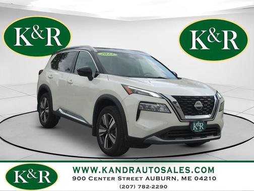 Pearl White Tricoat/Super Black 2023 Nissan Rogue SL