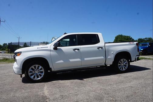 Summit White 2022 Chevrolet Silverado 1500 Custom