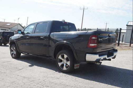 Diamond Black Crystal Pearlcoat 2019 RAM 1500 Laramie