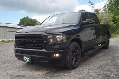 Diamond Black Crystal Pearlcoat 2023 RAM 1500 Big Horn/Lone Star