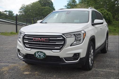 White Frost Tricoat 2022 GMC Terrain SLT