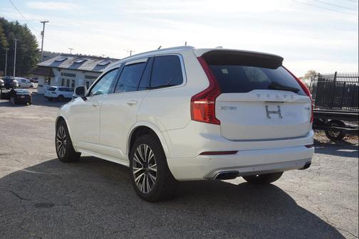 2021 Volvo XC90 T5 Momentum