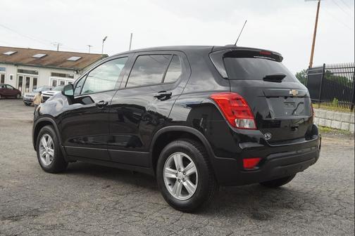 Mosaic Black Metallic 2020 Chevrolet Trax LS