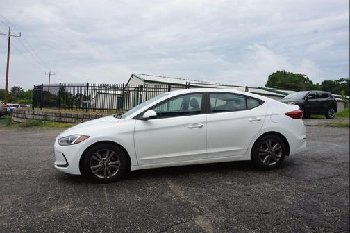 Quartz White Pearl 2017 Hyundai ELANTRA SE