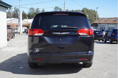 2023 Chrysler Voyager LX