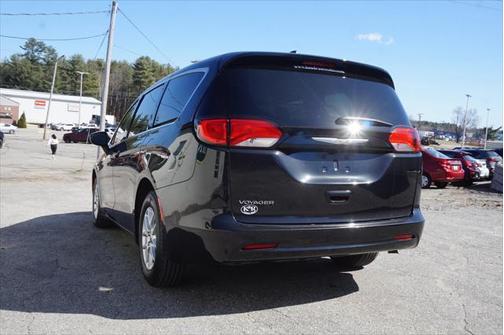 2023 Chrysler Voyager LX