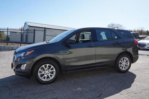 Photo 4 of 21 of 2018 Chevrolet Equinox LS