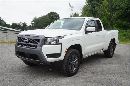 2025 Nissan Frontier SV