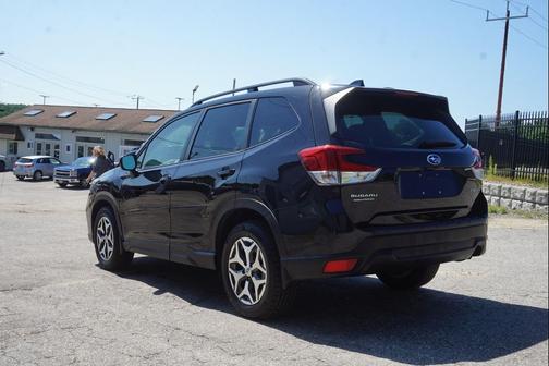 Crystal Black Silica 2021 Subaru Forester Premium