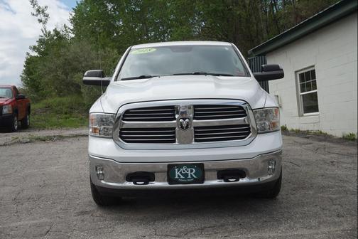 Bright White Clearcoat 2018 RAM 1500 Big Horn