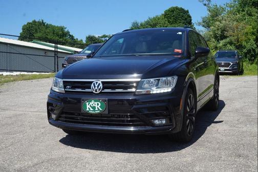 Deep Black Pearl 2021 Volkswagen Tiguan 2.0T