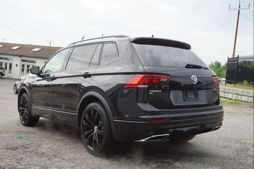 Deep Black Pearl 2021 Volkswagen Tiguan 2.0T