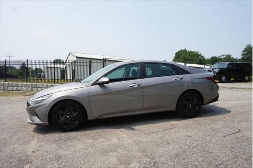 2021 Hyundai ELANTRA SEL