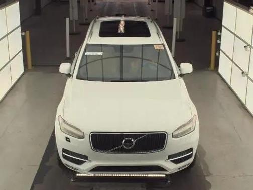 2018 Volvo XC90 T6 Momentum