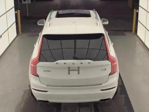 2018 Volvo XC90 T6 Momentum