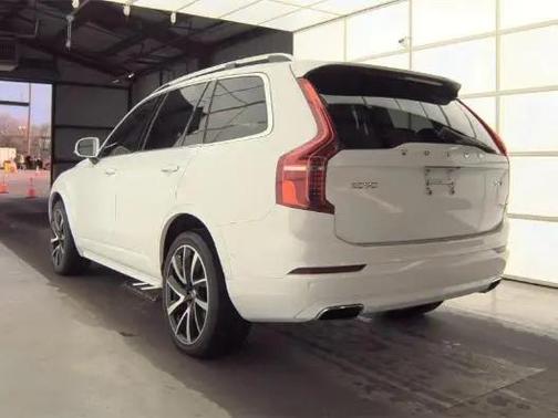 2018 Volvo XC90 T6 Momentum