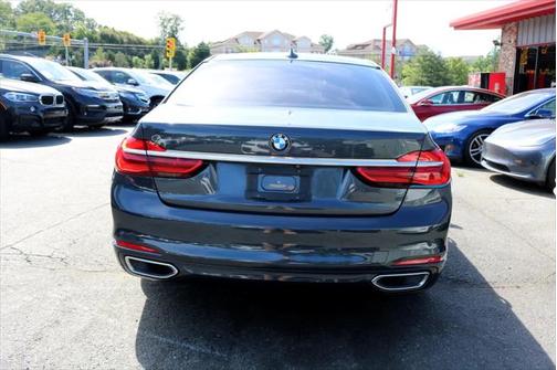 2016 BMW 740 4dr Sdn 740i RWD