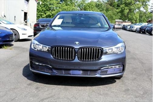 2016 BMW 740 4dr Sdn 740i RWD