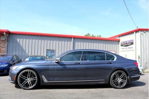 2016 BMW 740 4dr Sdn 740i RWD