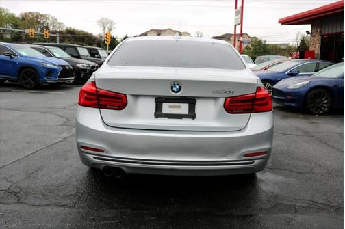 2018 BMW 330 330i Sedan