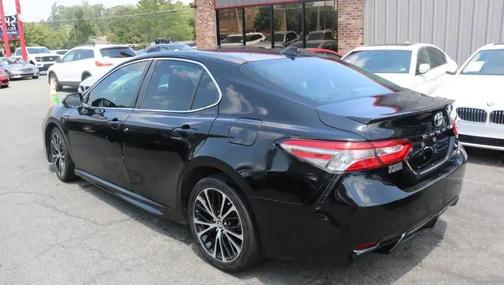 Midnight Black Metallic 2019 Toyota Camry SE