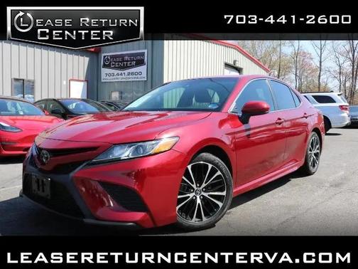 Burgundy 2018 Toyota Camry SE