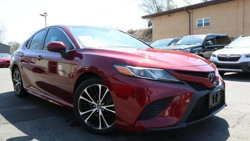 Burgundy 2018 Toyota Camry SE