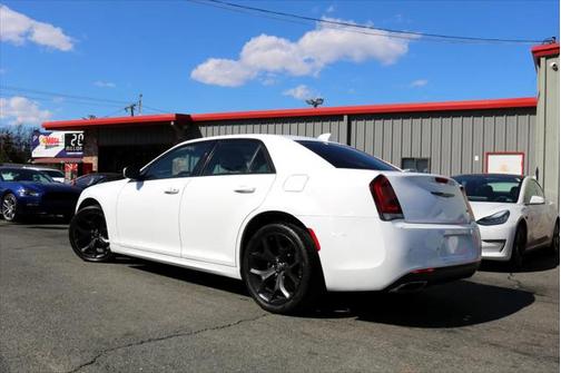 2021 Chrysler 300 Touring
