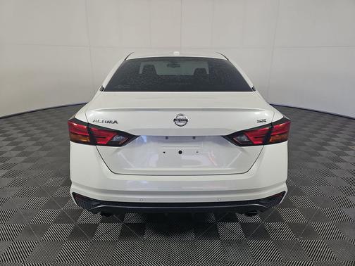 2020 Nissan Altima SR FWD
