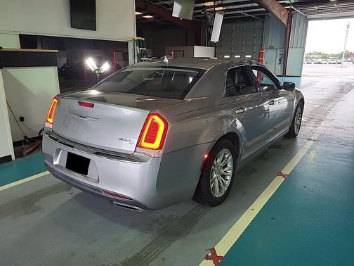 2016 Chrysler 300C Base