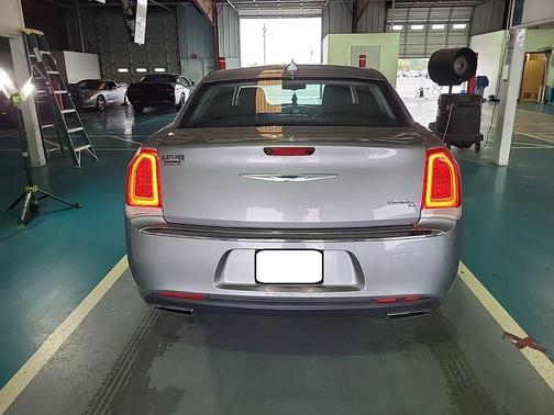 2016 Chrysler 300C Base