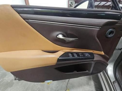 Champagne 2020 Lexus ES 350 Base