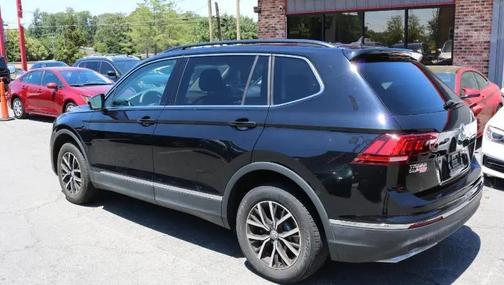 Deep Black Pearl 2021 Volkswagen Tiguan 2.0T SE R-Line Black 4MOTION