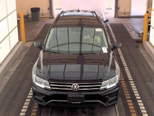 Deep Black Pearl 2021 Volkswagen Tiguan 2.0T SE R-Line Black 4MOTION