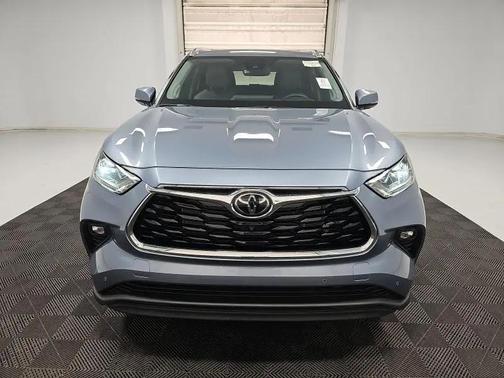 Moon Dust 2021 Toyota Highlander Limited