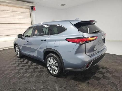 Moon Dust 2021 Toyota Highlander Limited