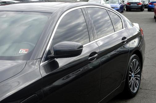 Photo 5 of 22 of 2019 BMW 530e iPerformance