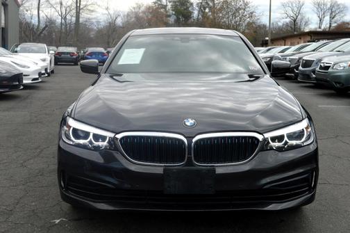 Photo 2 of 22 of 2019 BMW 530e iPerformance