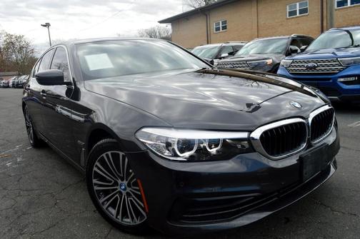 Photo 3 of 22 of 2019 BMW 530e iPerformance