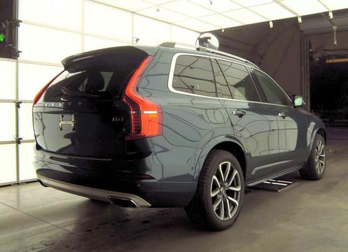2018 Volvo XC90 T6 Momentum