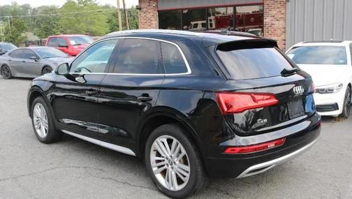 Mythos Black Metallic 2019 Audi Q5 2.0T Premium Plus