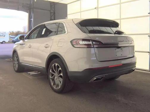 White 2019 Lincoln Nautilus Reserve