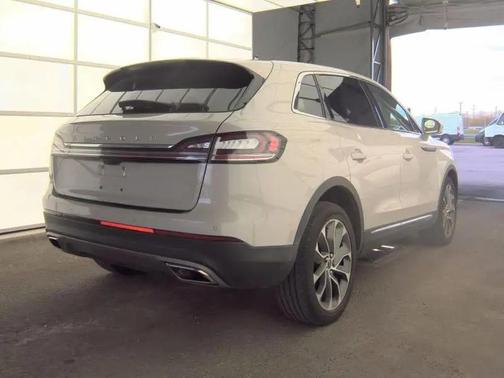 White 2019 Lincoln Nautilus Reserve