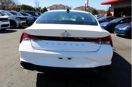 2021 Hyundai ELANTRA SE