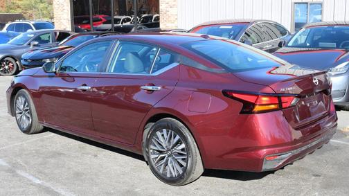 2025 Nissan Altima SV FWD